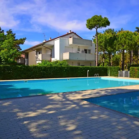 Inviting With Pool And Solarium アパート リニャーノ・サッビアドーロ