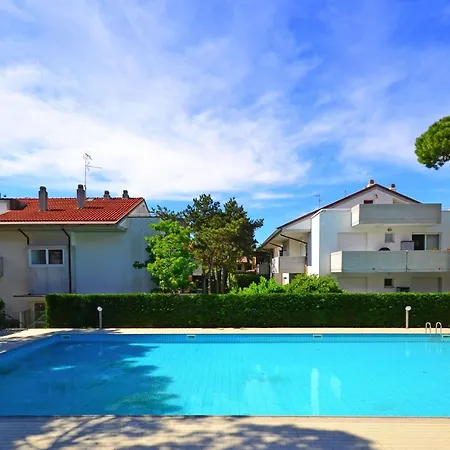 アパート Inviting With Pool And Solarium
